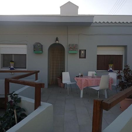 Katerina'S Apartments Kini Exterior photo